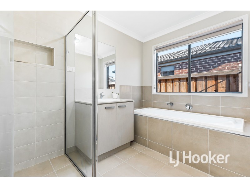 13 Cazaly Way, Cranbourne West VIC 3977