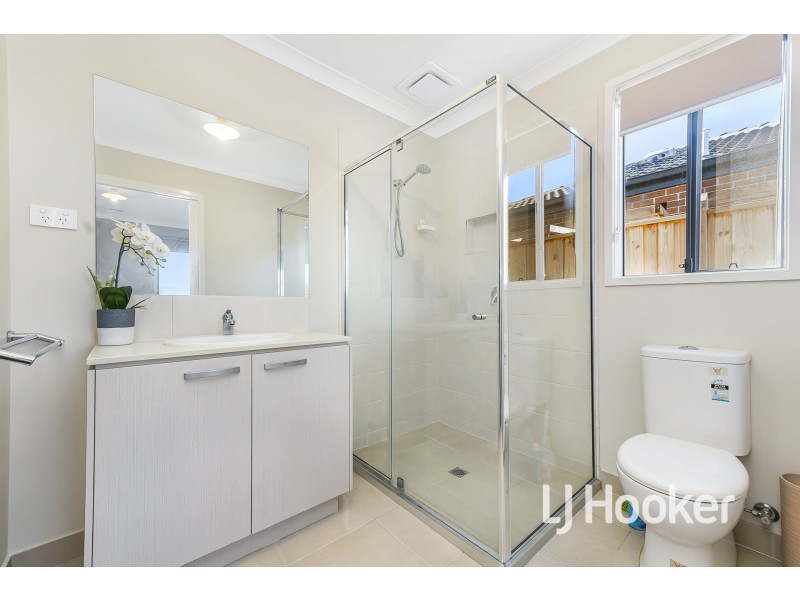 13 Cazaly Way, Cranbourne West VIC 3977