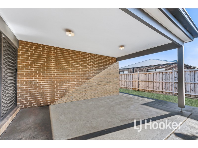 13 Cazaly Way, Cranbourne West VIC 3977