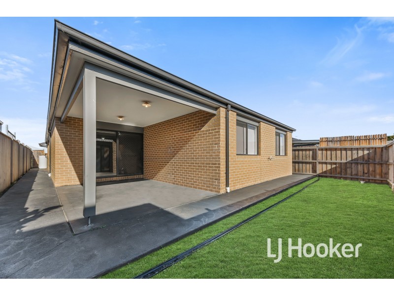 13 Cazaly Way, Cranbourne West VIC 3977