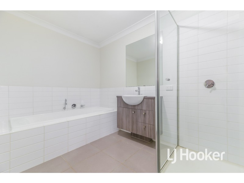 17 Meridian Circuit, Berwick VIC 3806