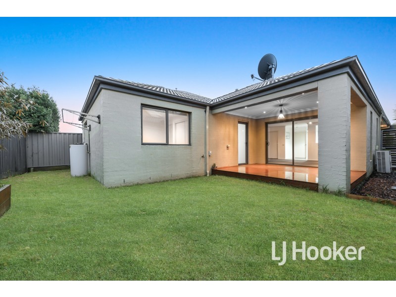 17 Meridian Circuit, Berwick VIC 3806