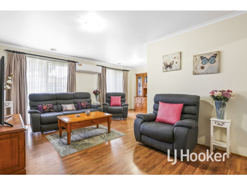 104 Oaktree Drive, Hampton Park VIC 3976