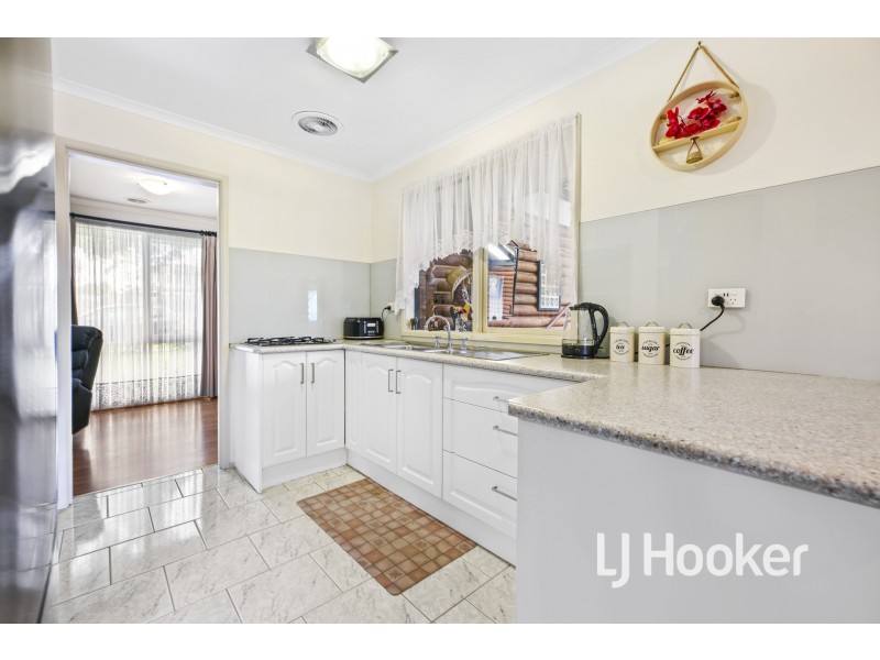 104 Oaktree Drive, Hampton Park VIC 3976