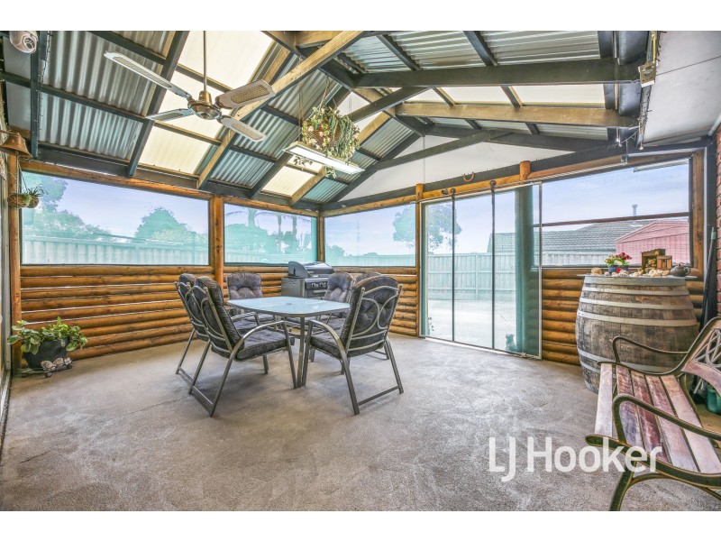 104 Oaktree Drive, Hampton Park VIC 3976