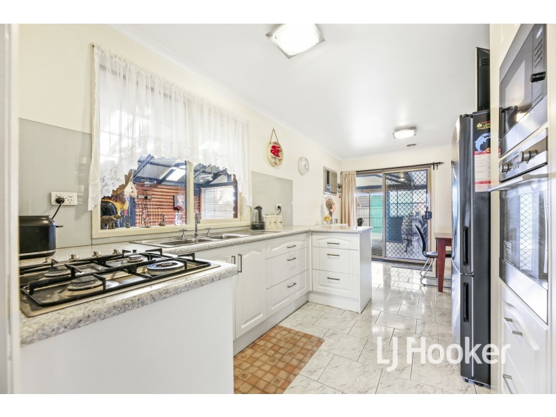 104 Oaktree Drive, Hampton Park VIC 3976