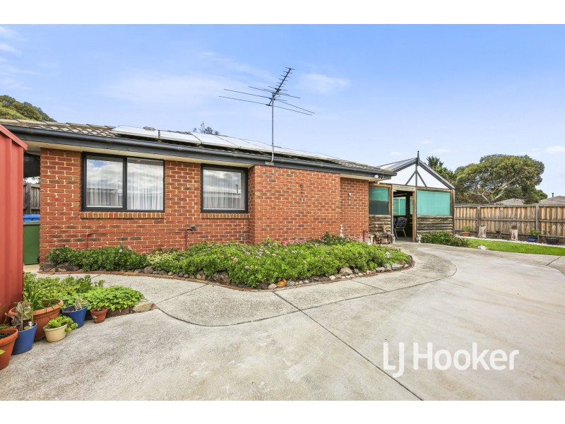 104 Oaktree Drive, Hampton Park VIC 3976