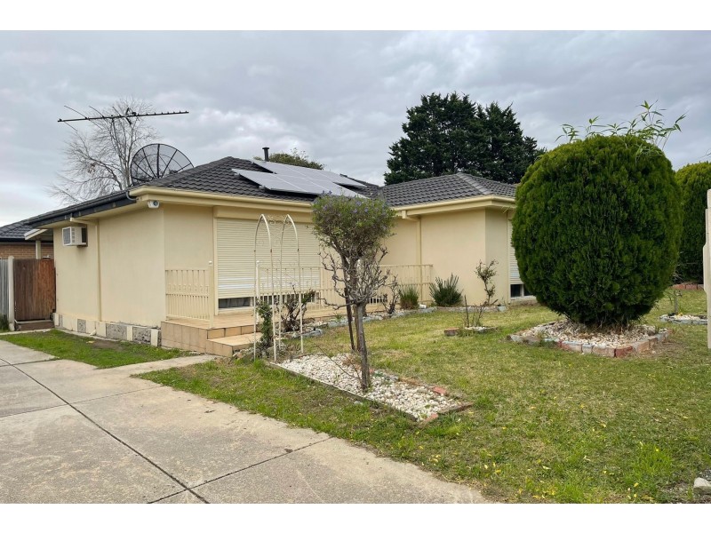 5 Strong Drive, Hampton Park VIC 3976