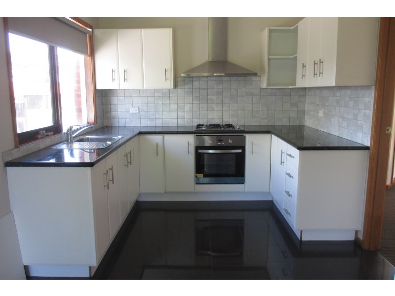 63 Kennington Park Drive, Endeavour Hills VIC 3802