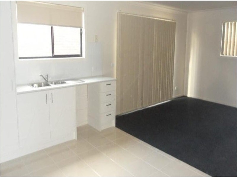 25/11 Hawk Avenue, Pakenham VIC 3810