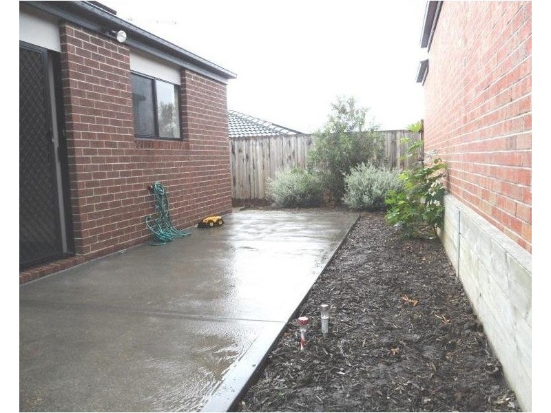 25/11 Hawk Avenue, Pakenham VIC 3810