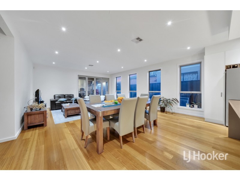 40 Connewara Crescent, Clyde North VIC 3978