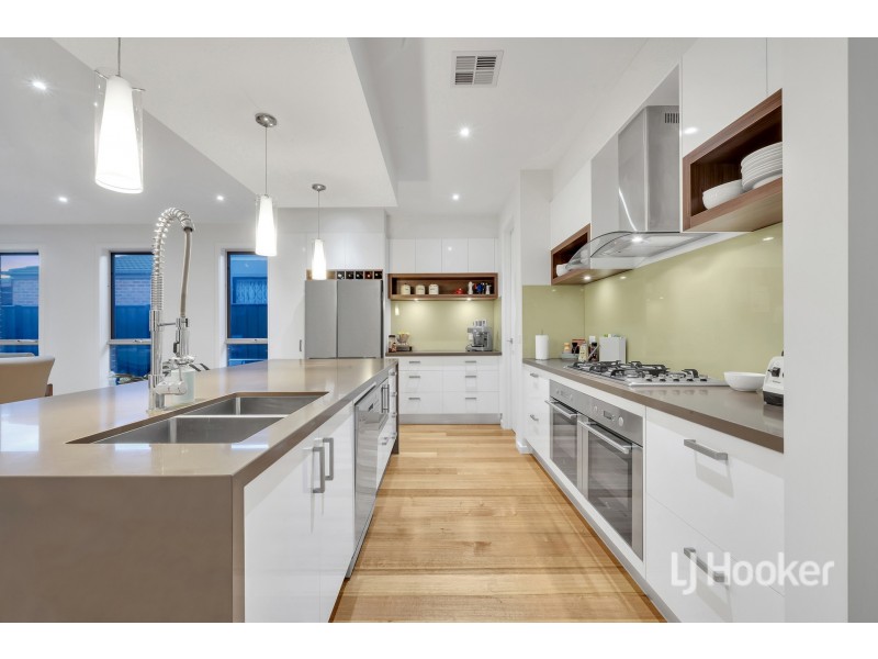 40 Connewara Crescent, Clyde North VIC 3978