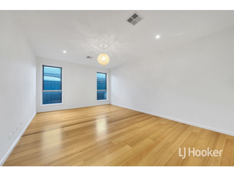 40 Connewara Crescent, Clyde North VIC 3978