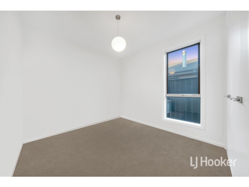 40 Connewara Crescent, Clyde North VIC 3978