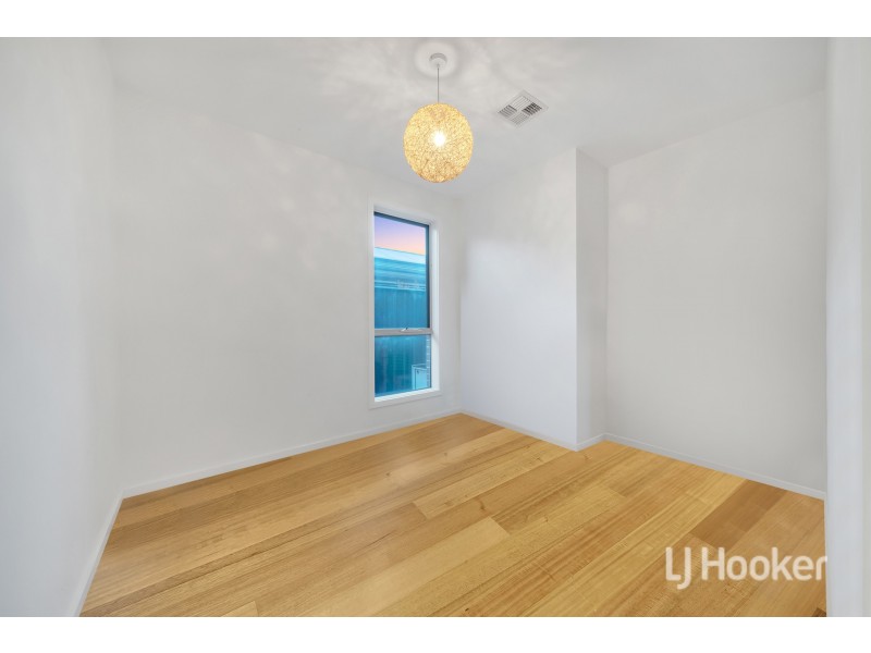 40 Connewara Crescent, Clyde North VIC 3978