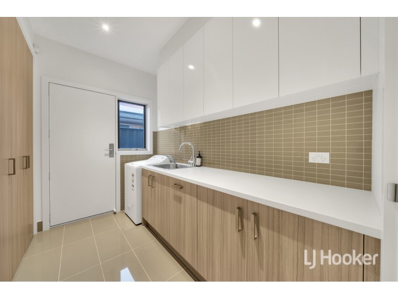 40 Connewara Crescent, Clyde North VIC 3978