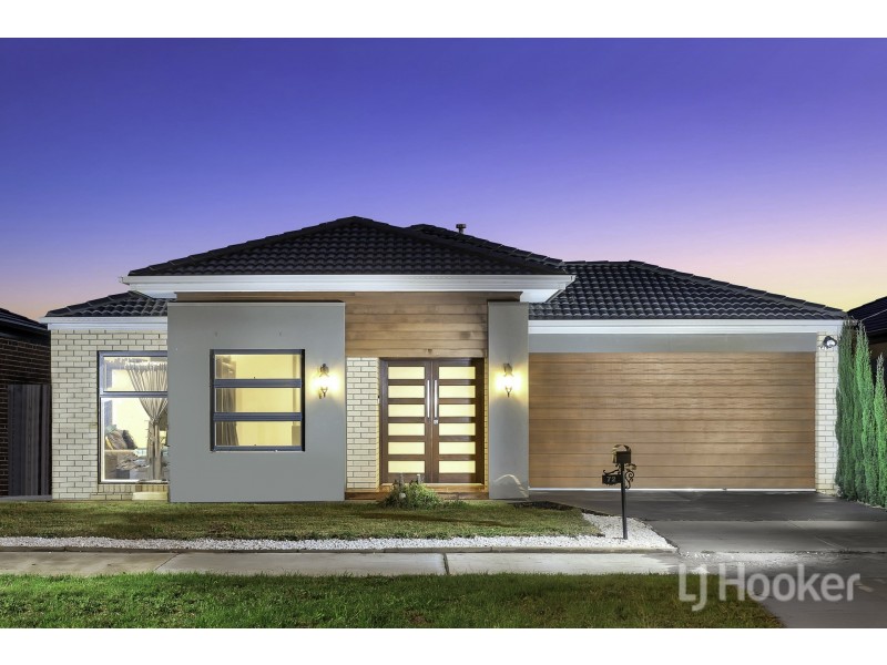 72 Skylark Boulevard, Clyde North VIC 3978