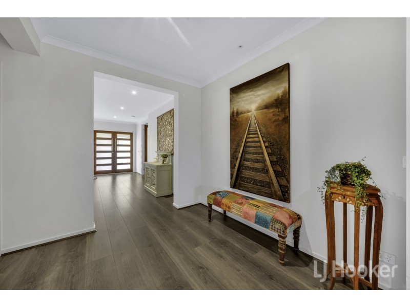 72 Skylark Boulevard, Clyde North VIC 3978