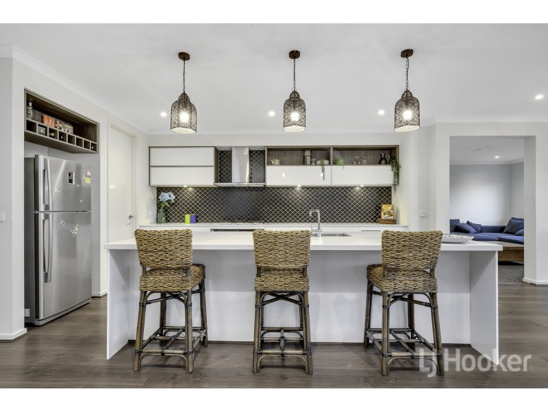 72 Skylark Boulevard, Clyde North VIC 3978