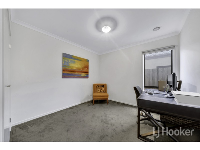 72 Skylark Boulevard, Clyde North VIC 3978