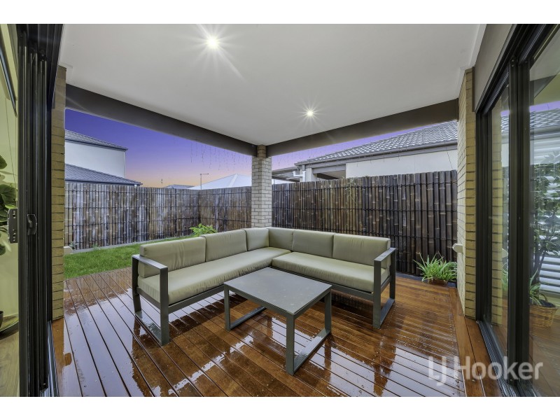 72 Skylark Boulevard, Clyde North VIC 3978