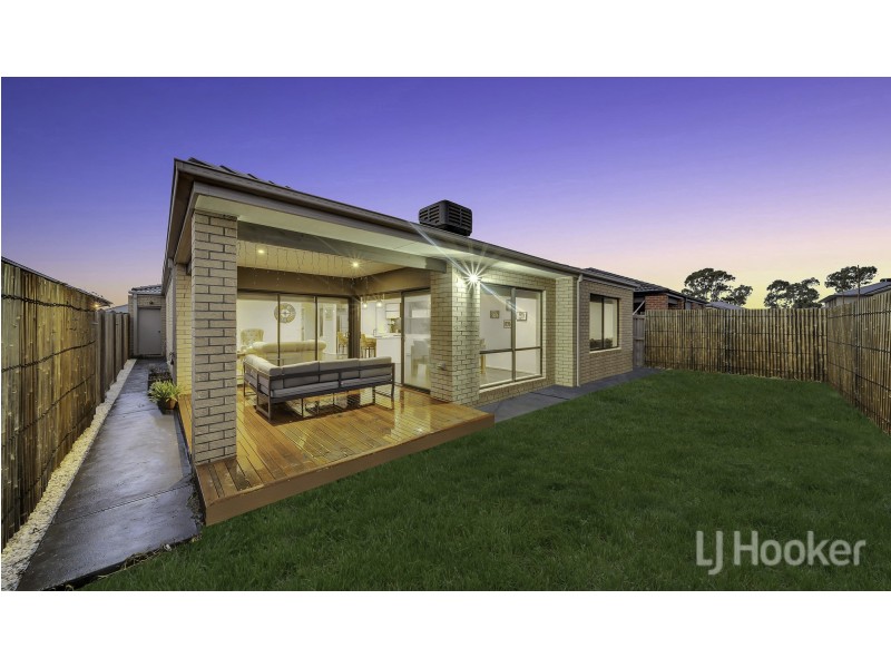 72 Skylark Boulevard, Clyde North VIC 3978