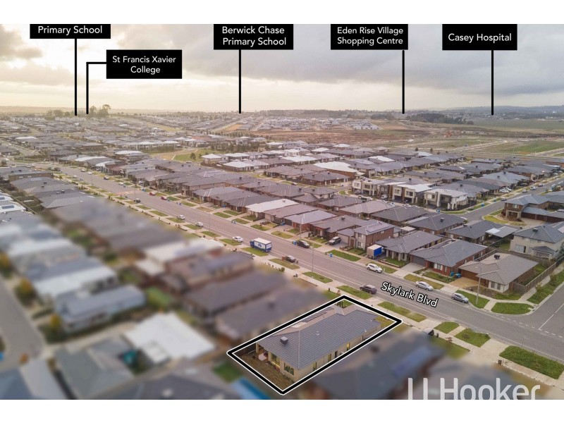 72 Skylark Boulevard, Clyde North VIC 3978