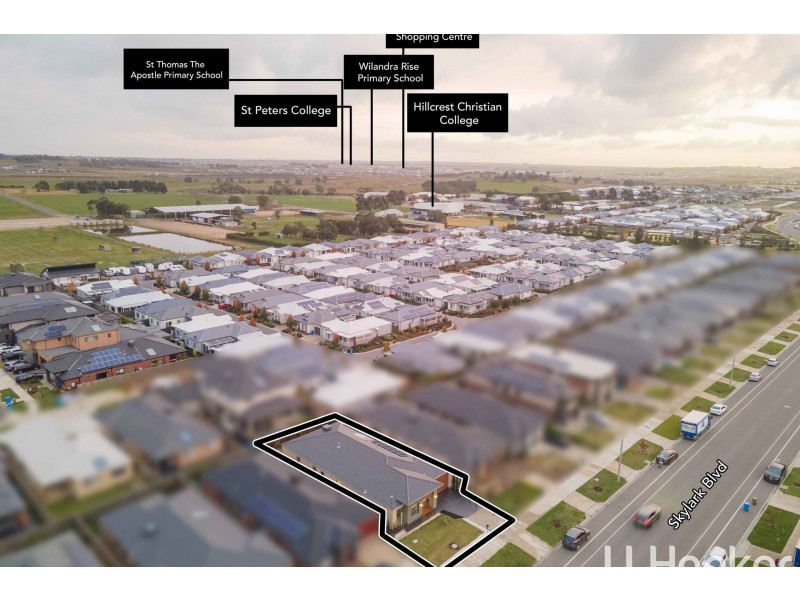 72 Skylark Boulevard, Clyde North VIC 3978