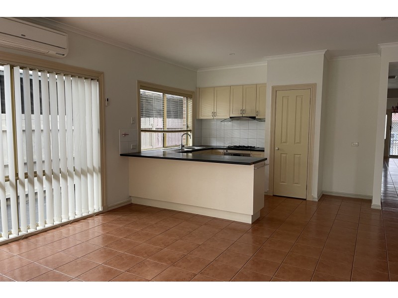 24 Astley Wynd, Lynbrook VIC 3975