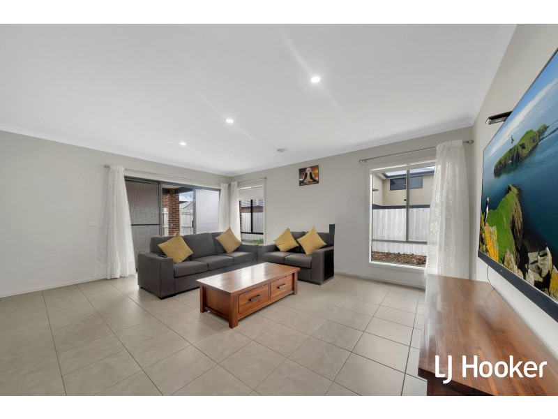 93 Fiorelli Boulevard, Cranbourne East VIC 3977