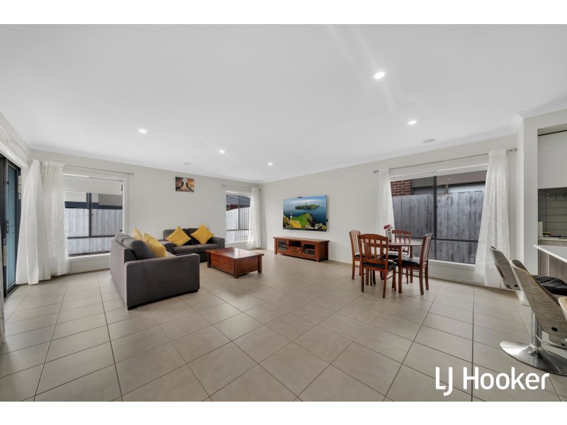 93 Fiorelli Boulevard, Cranbourne East VIC 3977