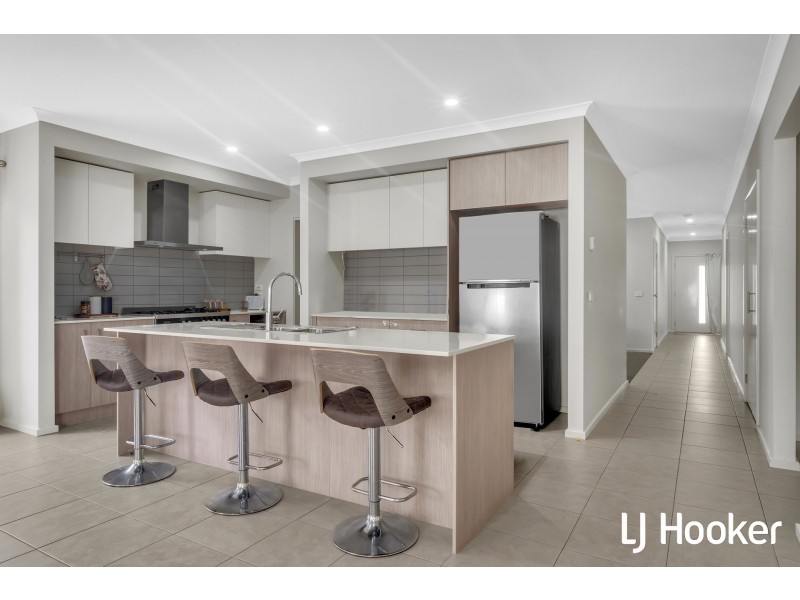 93 Fiorelli Boulevard, Cranbourne East VIC 3977