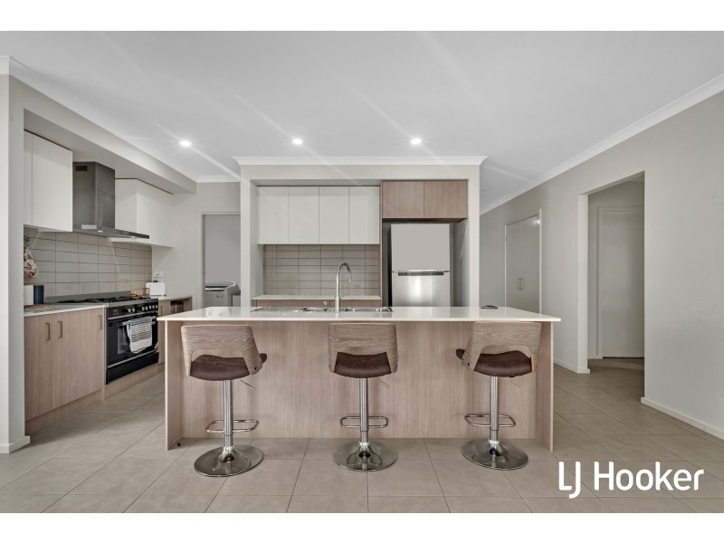 93 Fiorelli Boulevard, Cranbourne East VIC 3977