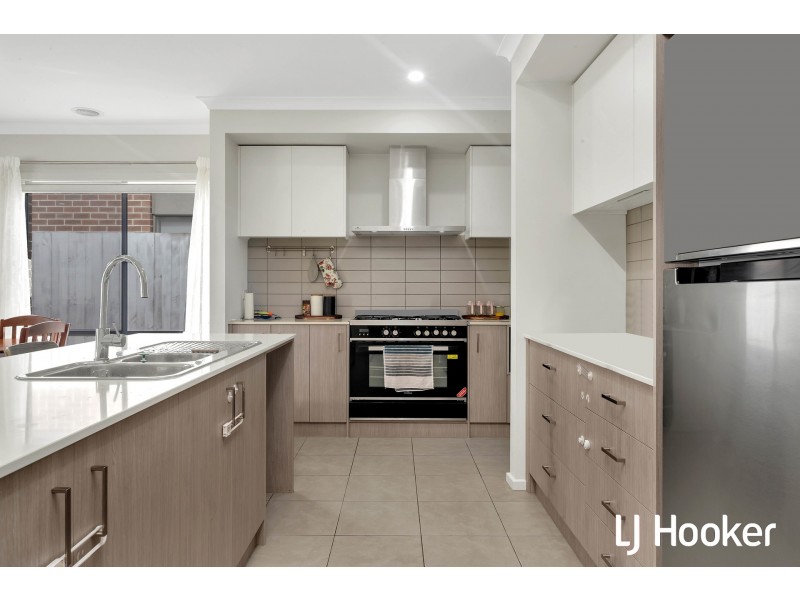 93 Fiorelli Boulevard, Cranbourne East VIC 3977