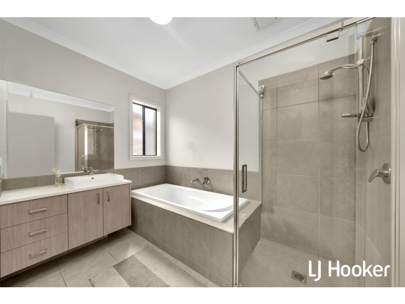 93 Fiorelli Boulevard, Cranbourne East VIC 3977