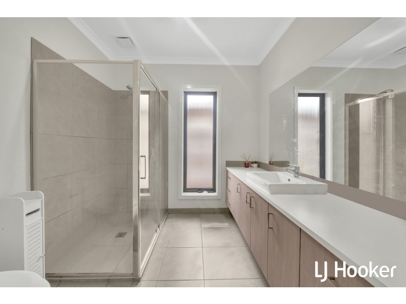 93 Fiorelli Boulevard, Cranbourne East VIC 3977