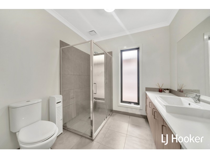 93 Fiorelli Boulevard, Cranbourne East VIC 3977