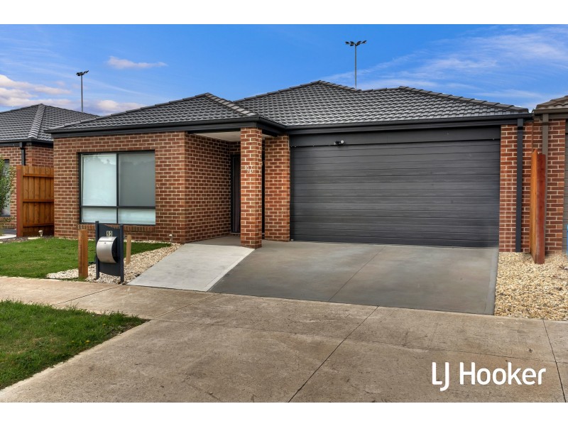 93 Fiorelli Boulevard, Cranbourne East VIC 3977