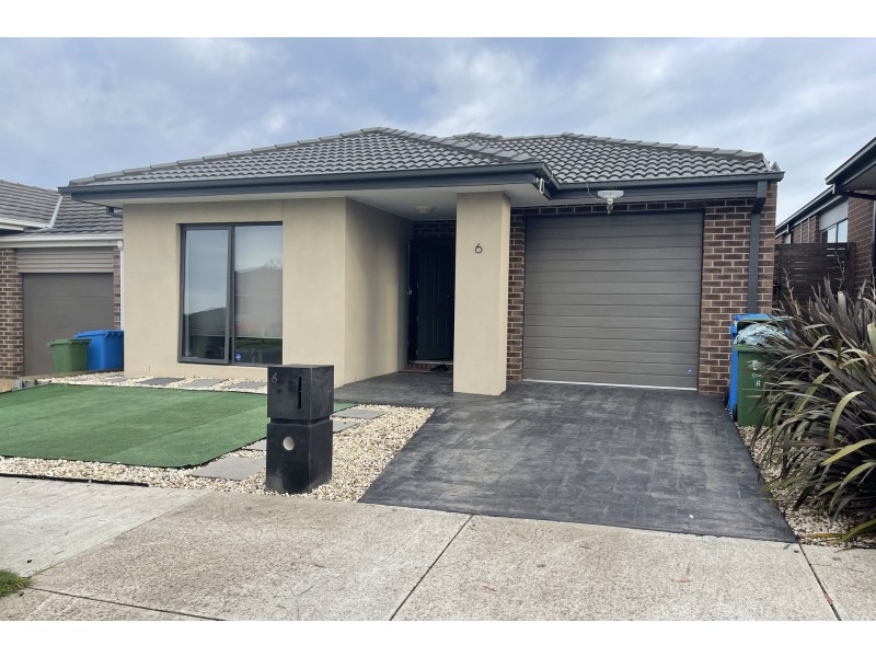 6 Blacksmith Way, Clyde North VIC 3978