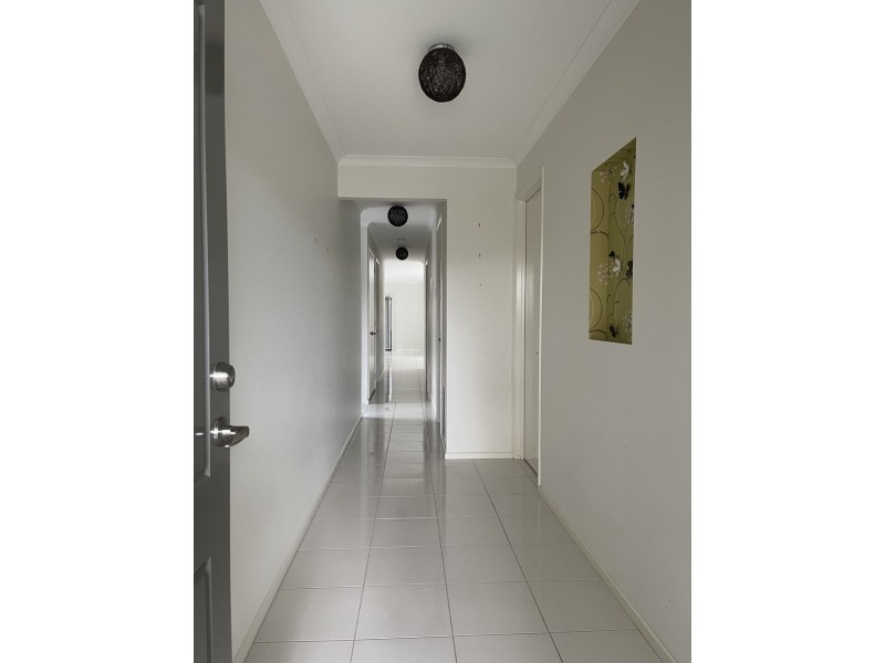 6 Blacksmith Way, Clyde North VIC 3978