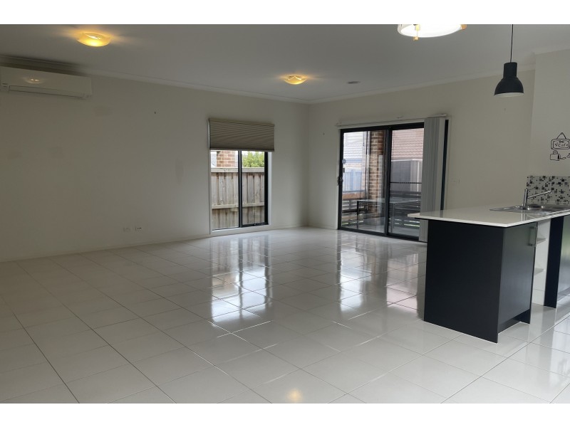 6 Blacksmith Way, Clyde North VIC 3978