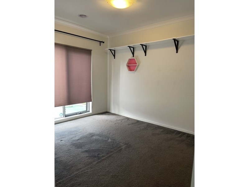 6 Blacksmith Way, Clyde North VIC 3978