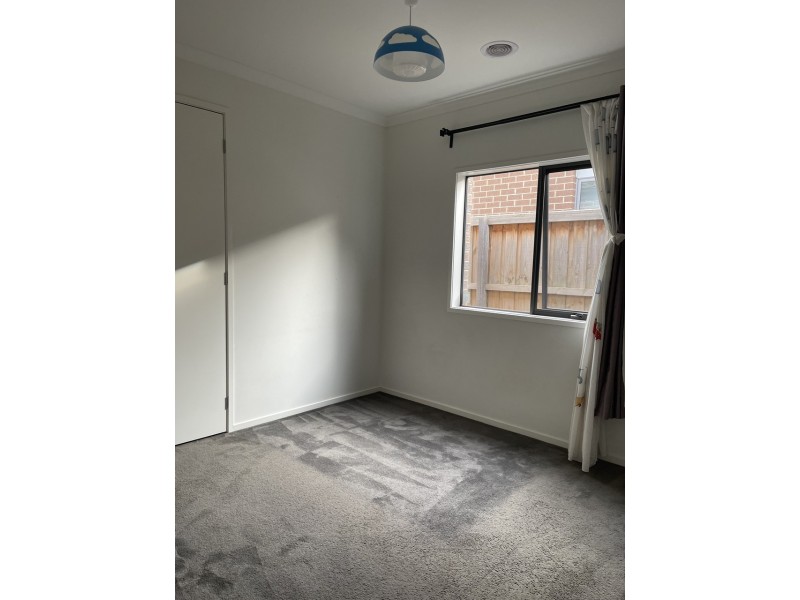 6 Blacksmith Way, Clyde North VIC 3978