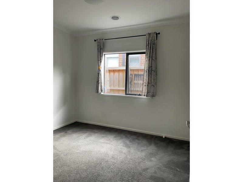 6 Blacksmith Way, Clyde North VIC 3978