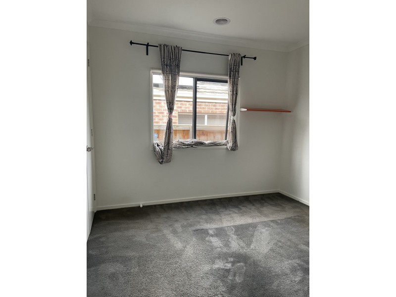 6 Blacksmith Way, Clyde North VIC 3978