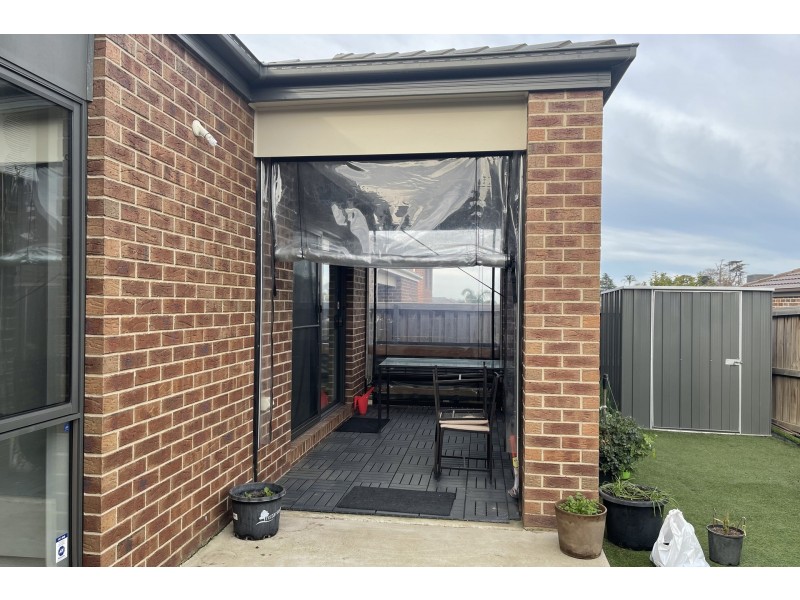 6 Blacksmith Way, Clyde North VIC 3978