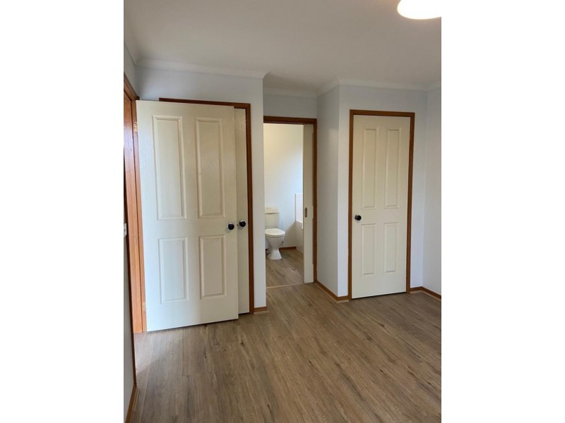 1a Rachel Drive, Cranbourne North VIC 3977