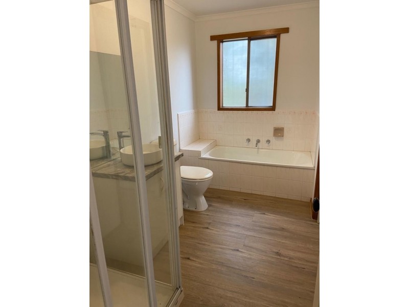 1a Rachel Drive, Cranbourne North VIC 3977