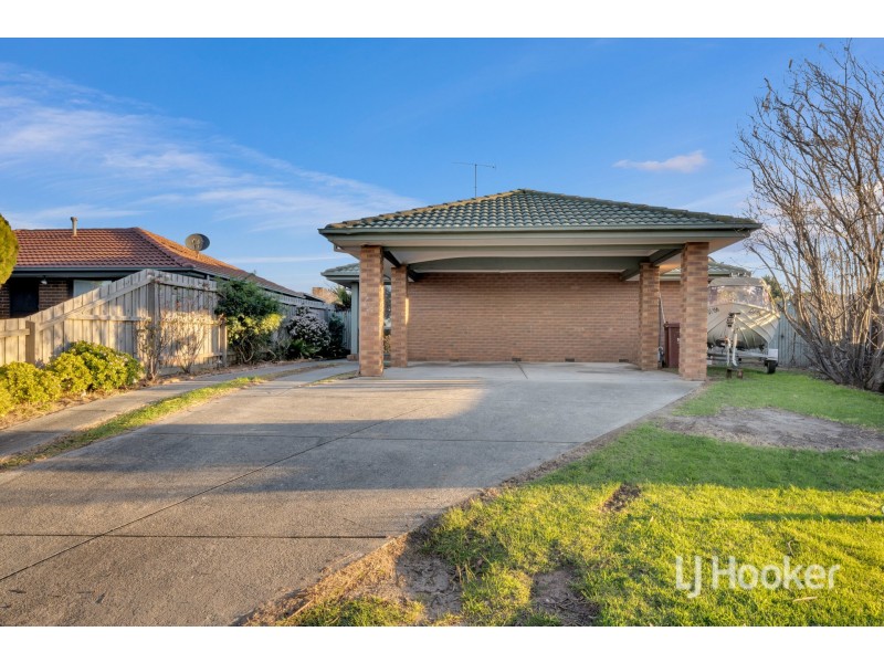 11 Isaac Edey Place, Hampton Park VIC 3976